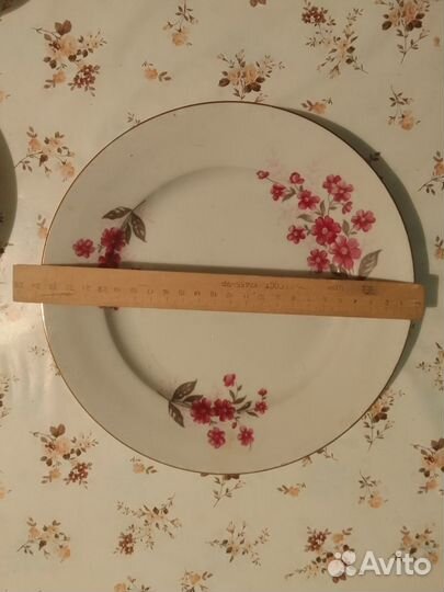 Набор из 4 тарелок, новые