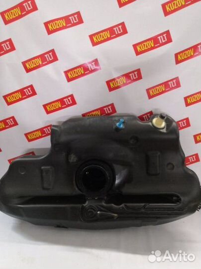 Топливный бак Toyota Avensis седан 1.8 2003