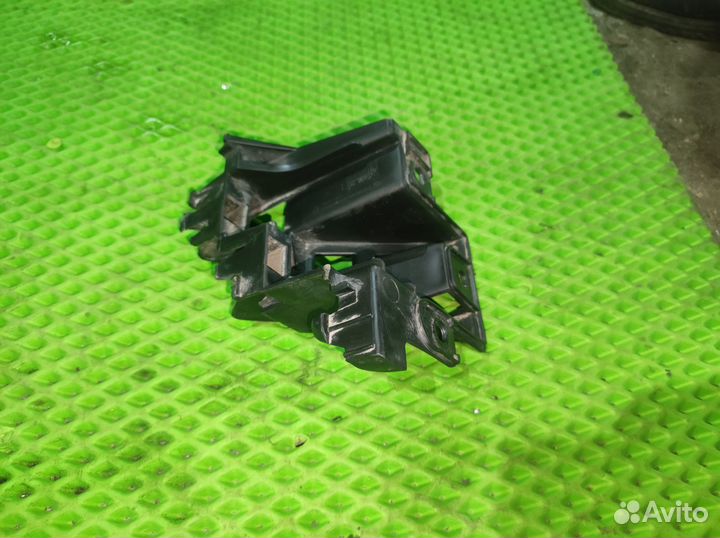 Кронштейн заднего бампера правый VW Jetta