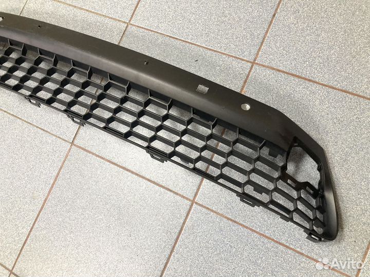 Решетка переднего бампера Lexus NX 200/300H 14-17