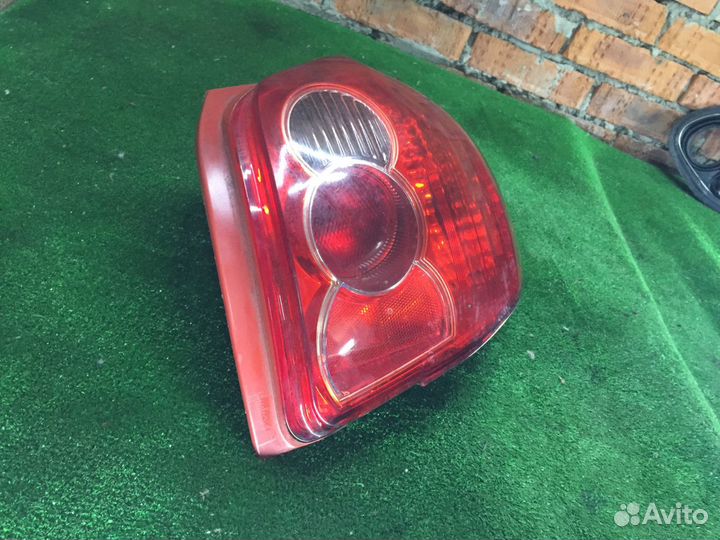 Фонарь правый Toyota Auris E150