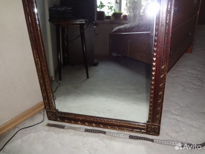 Зеркало в деревянной раме начало хх века