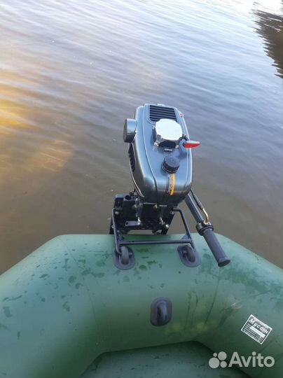 Лодка с мотором