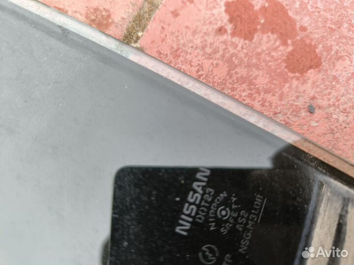 Nissan tiida Latio 2005 стекло заднее левое
