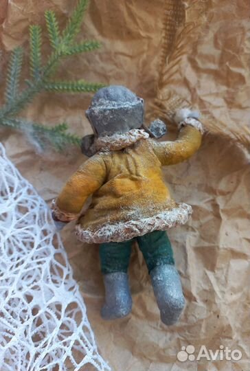 Ватная ёлочная игрушка Мальчик мо снежком