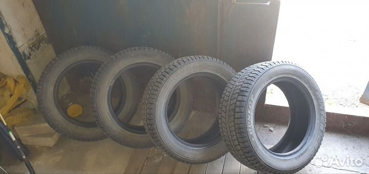 Dunlop SP Winter Ice 01 215/65 R16