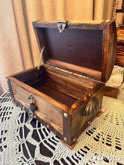 Деревянный сундучок (шкатулка)