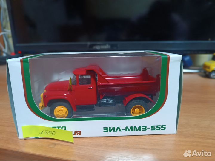 Модель автомобиля1:43