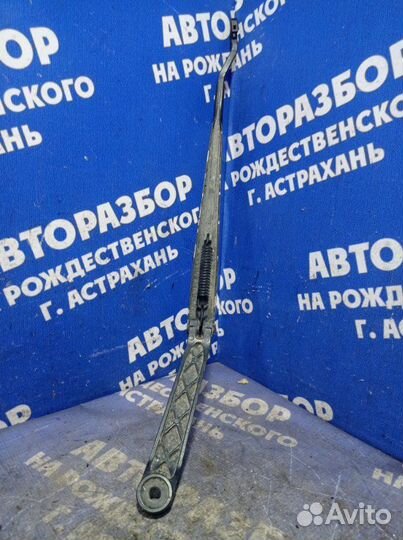 Правый поводок дворника Nissan X-Trail T30