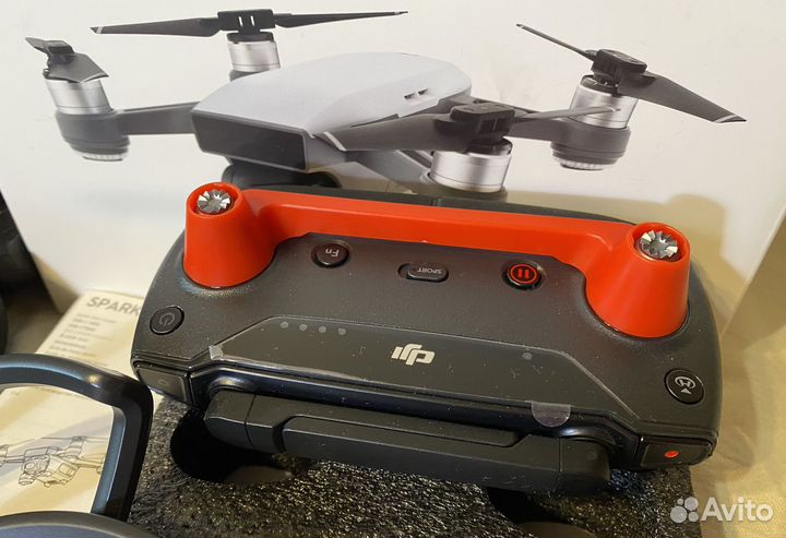 Квадрокоптер DJI spark fly more combo