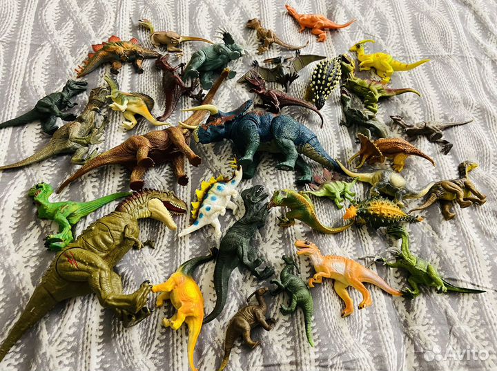 Фигурки динозавров