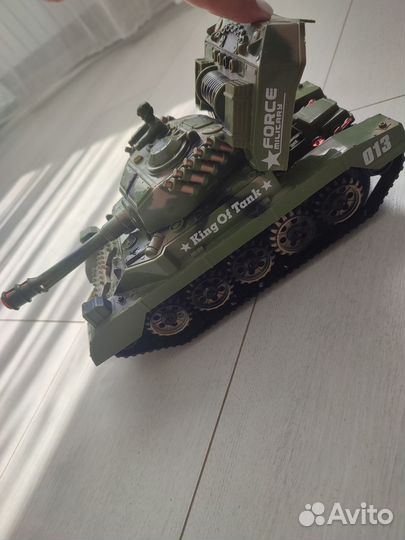 Танк, внедорожник, трактор, подводная лодка