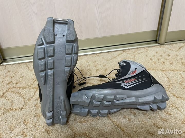 Лыжные ботинки