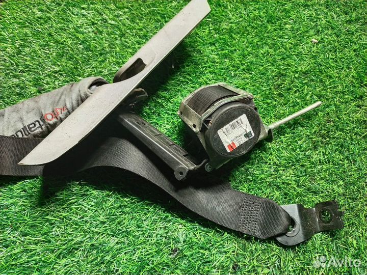 Ремень безопасности передний правый GM Zafira B