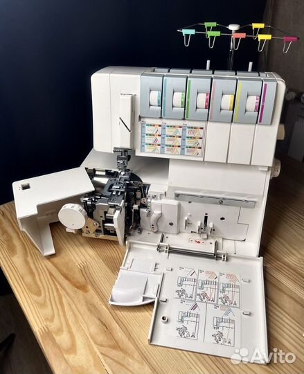 Коверлок Pfaff 4852