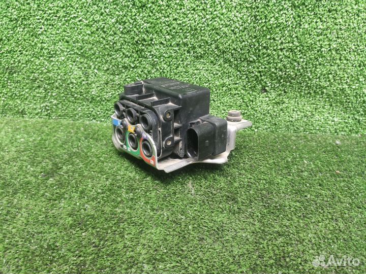 Блок клапанов пневмоподвески порше каен 958