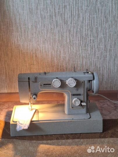 Швейная машина Подольск 142