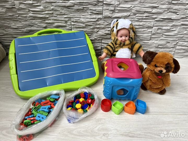 Развивающие игрушки для малышей пакетом