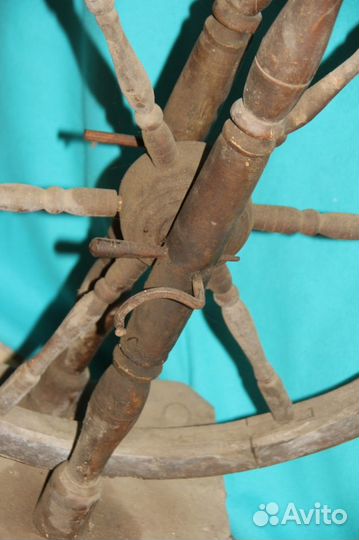 Прялка старинная с колесом