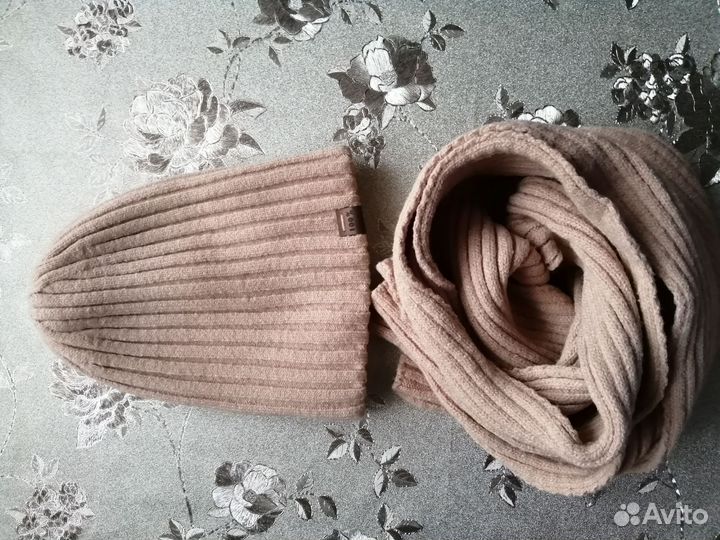 Шапка женская с шарфом за шоколадку