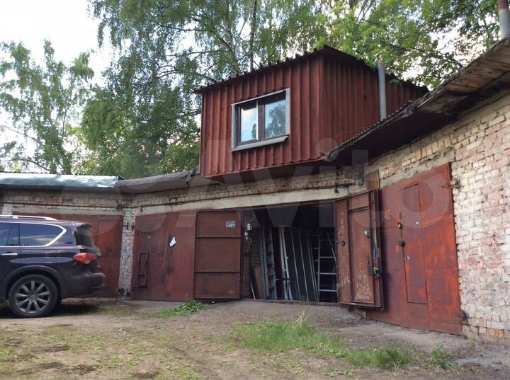 Гараж, > 30 м²