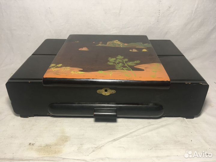 Старинная деревянная (косметичка-туалетный набор)