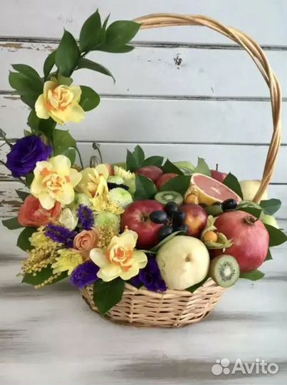 Фруктовые корзины, букеты из фруктов