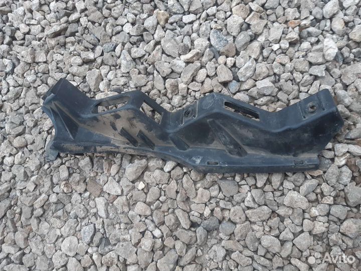 Крепление фары правое пассат б6