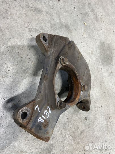 Цапфа передняя левая Cadillac Escalade GMT800