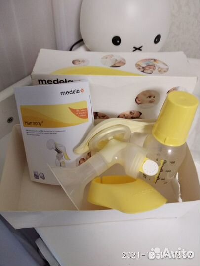Молокоотсос ручной Medela Harmony