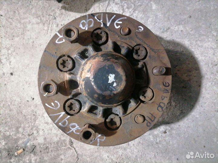 Поворотный кулак Isuzu Elf NKR 66