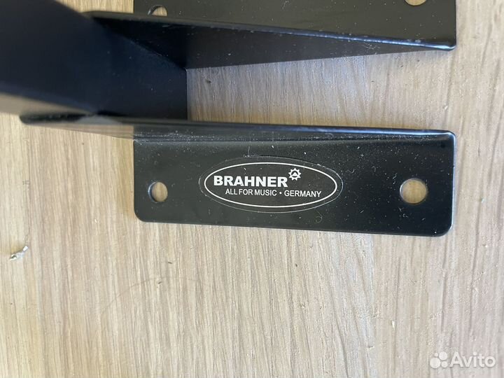 Держатель гитарный Brahner