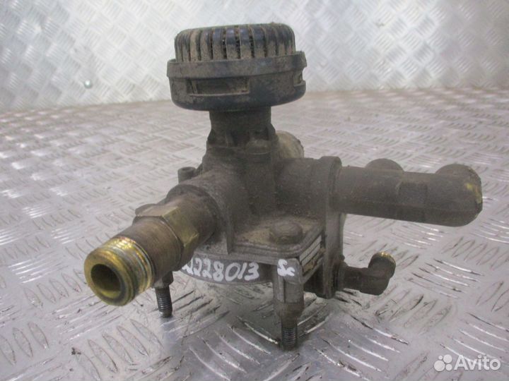 Ускорительный клапан Scania 1313871