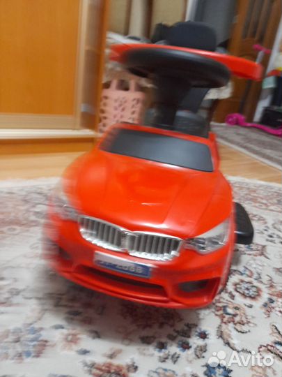 Детская машинка каталка с ручкой