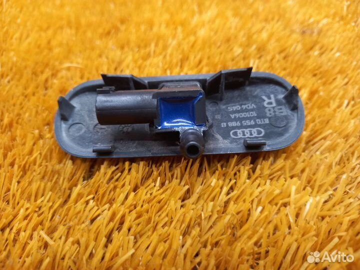 Форсунка омывателя правая Audi A5 8T cdnc 2010