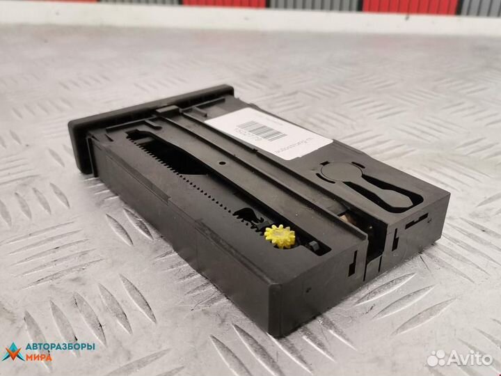 Подстаканник Ford Galaxy рест. 2002 1138723