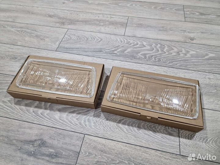 Стекло передней фары Audi 80 B3 Левое/Правое Новые