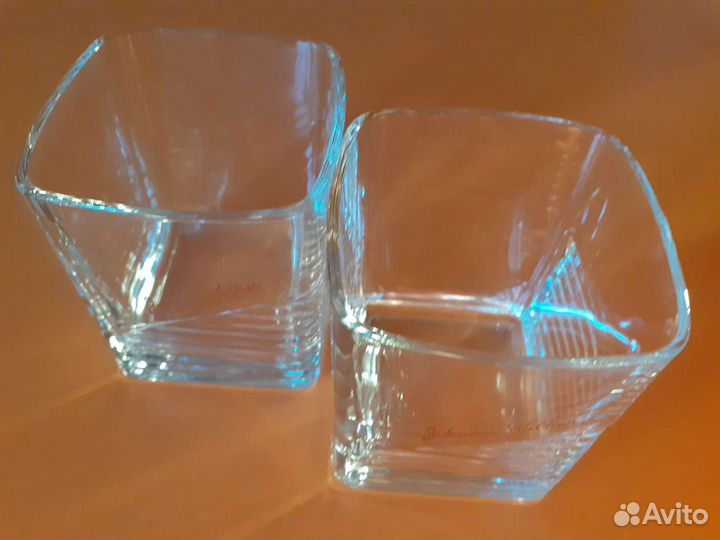 Бокалы, стаканы, ведро для льда, пепельница