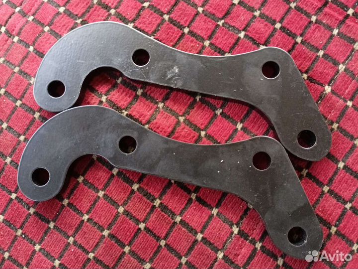 Переходные пластины на Ниву под суппорта ваз-2108