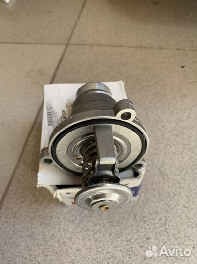 Термостат оригинал на BMW F10 4,4 n63