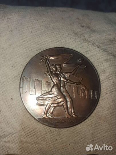 Настольная медаль