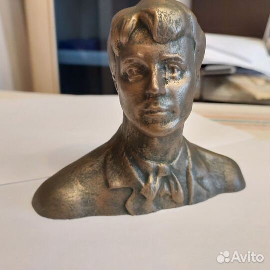 Бюст Есенина