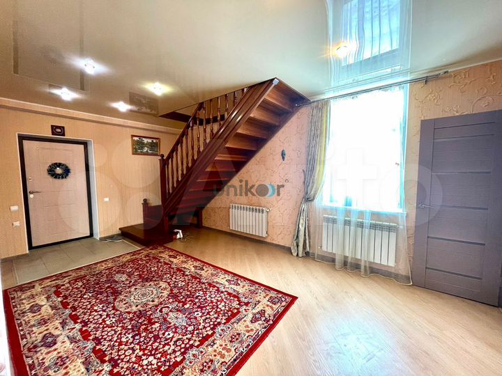 Дом 270 м² на участке 10 сот.