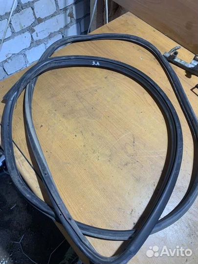 Уплотнительная резинка боковой двери задняя левая