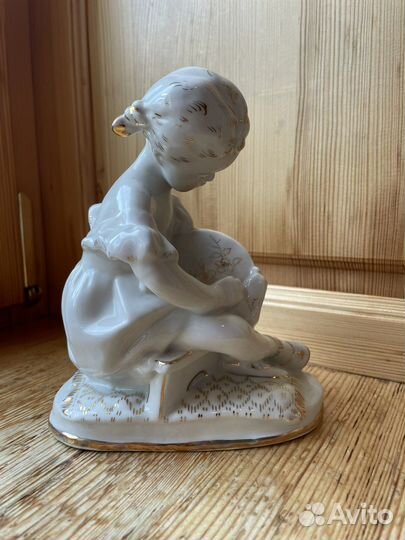 Статуэтка Вышивальщица (Песочное, 1965 г.)