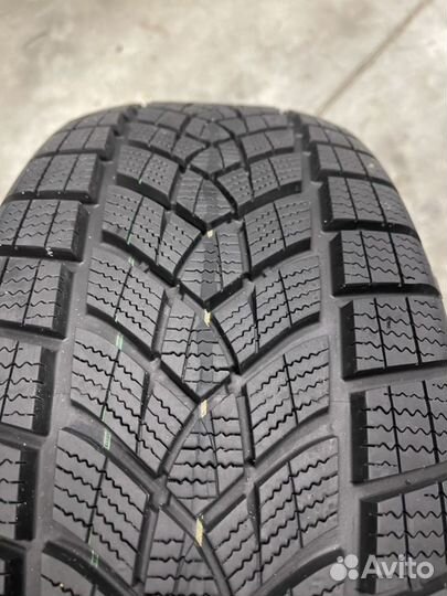 Goodyear UltraGrip Performance 215/55 R18