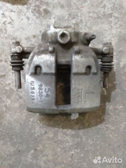 Тормозной суппорт передний Hyundai Solaris 2010