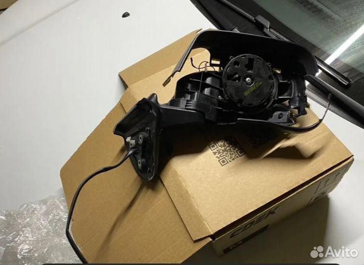 Зеркало правое toyota auris 150 рестайлинг 2010г