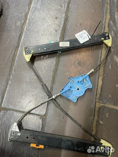 Стеклоподъемник задний правый Touareg 7L0839462