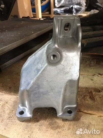 Крепление подушки двс Suzuki Grand Vitara